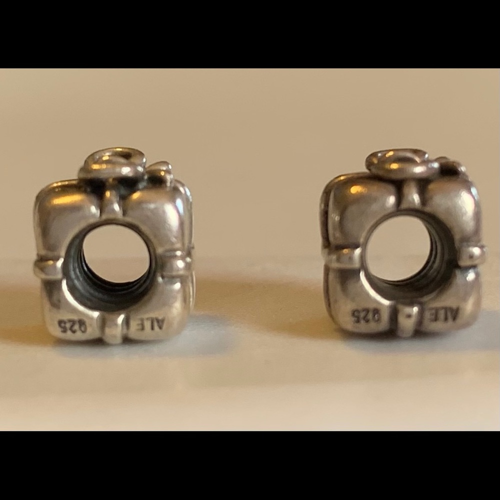 Present Pandora Charm - Picture 2 of 2
